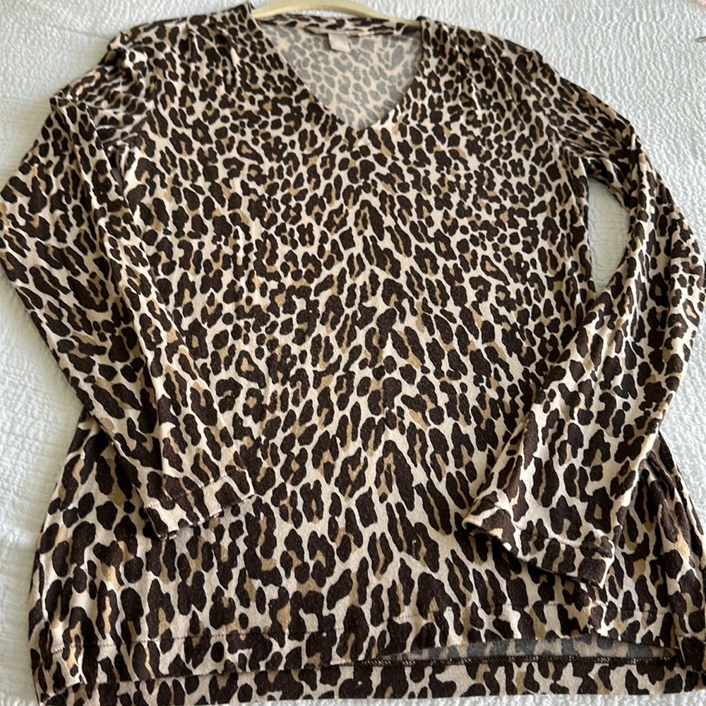 Banana republic women’s Vneck  lightweight tee, very soft, size medium.